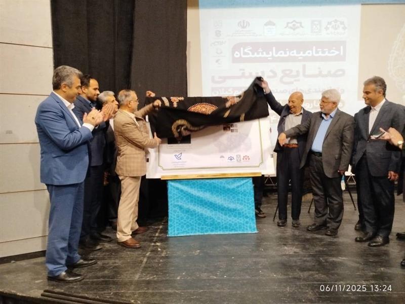 به مناسبت روز جهانی صنایع دستی از  تمبر اختصاصی هنر رشتی دوزی در رشت رونمایی شد